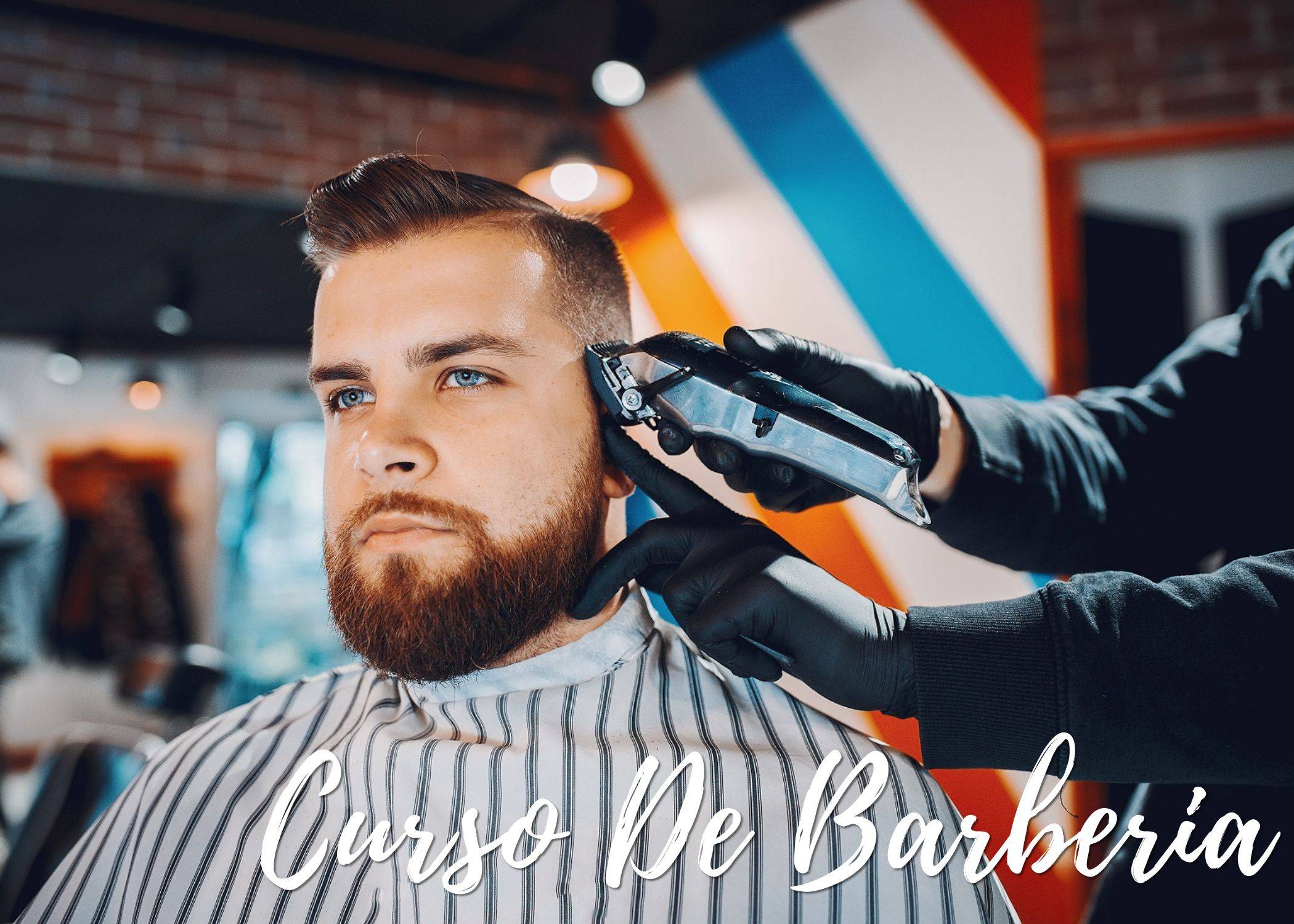 Estudiante y docente practicando en el curso de barberia certem