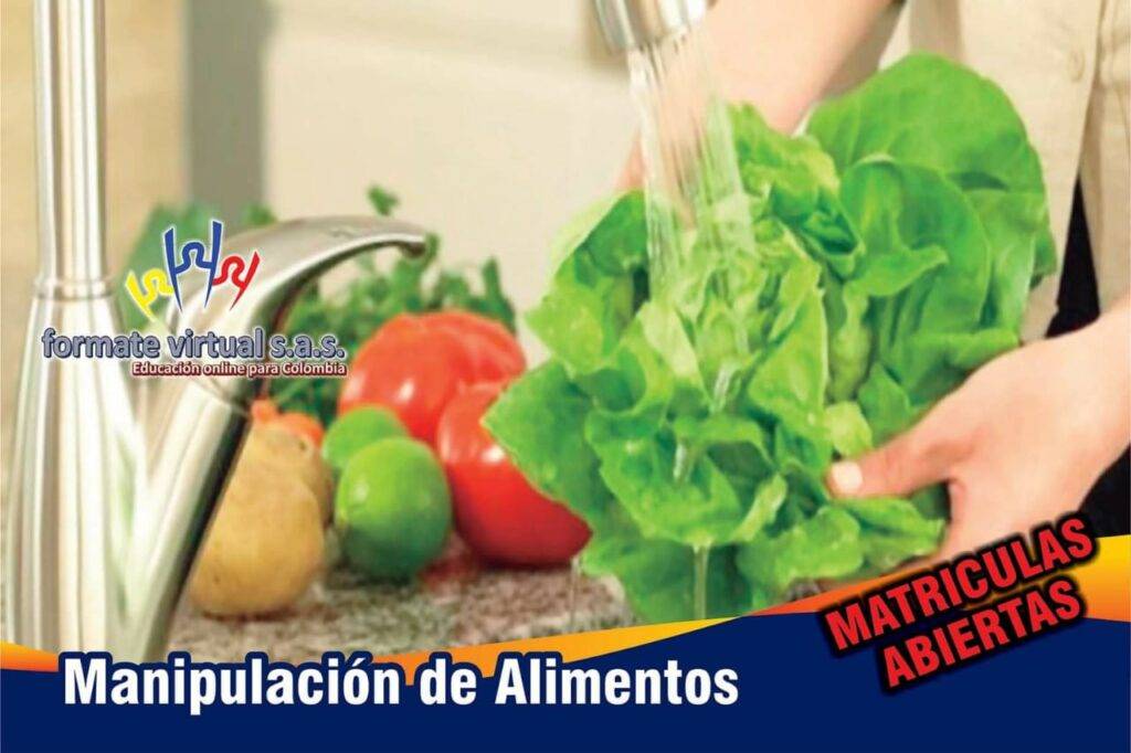 Estudiante lavando vegetales en el Curso Manipulación de Alimentos CERTEM