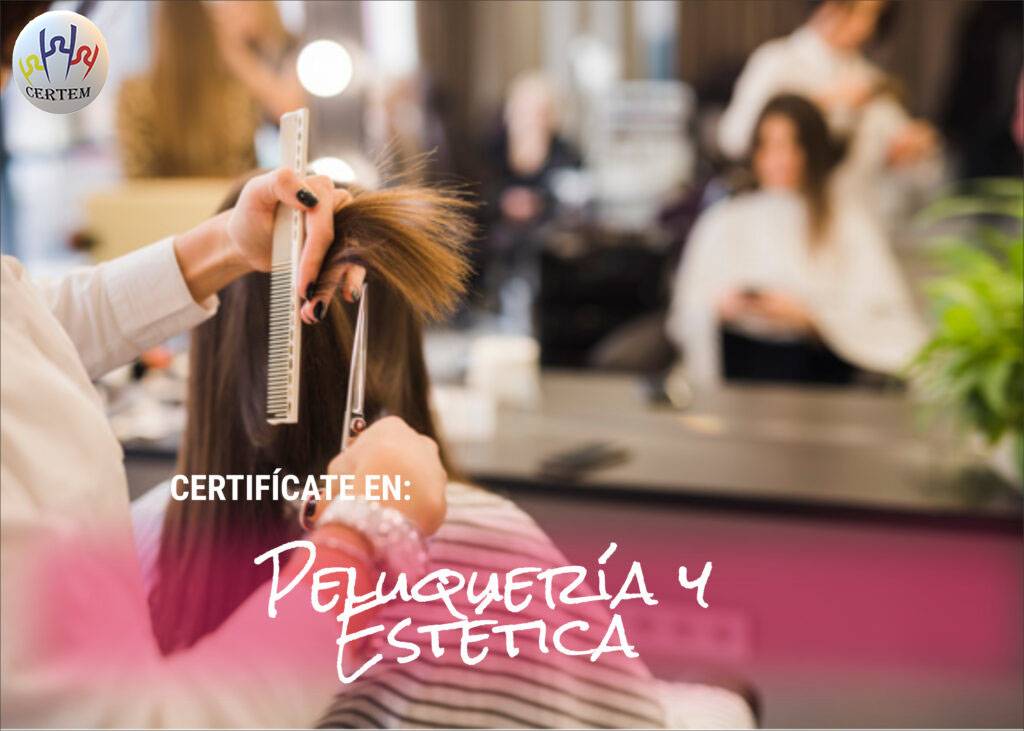 Docente motilando el cabello a estudiante en el Curso de Peluquería y Esteticista